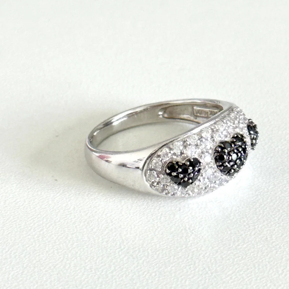 14k Solid White Gold Black & White Three Hearts Pave Ladies Band Ring Size 9.75
